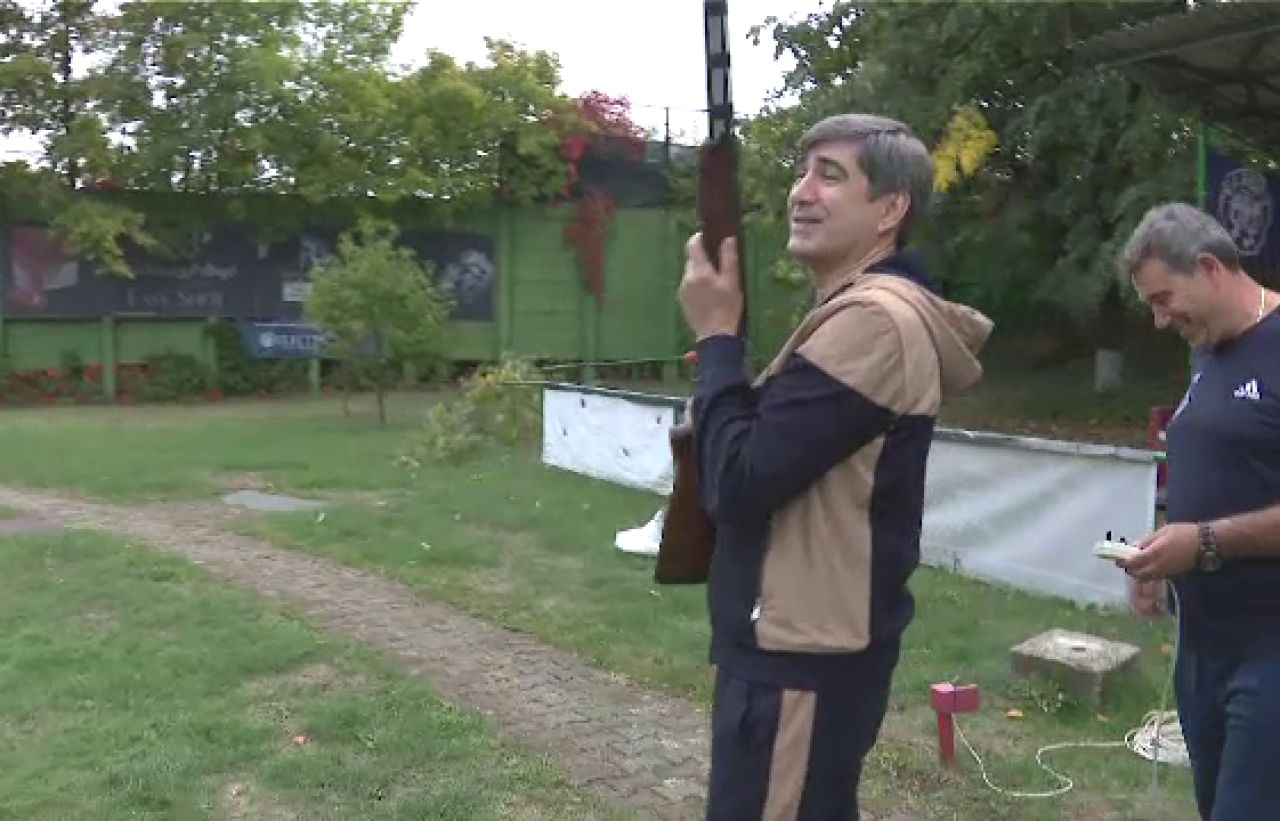 Victor Pițurcă, așa cum nu l-ai mai văzut! Fostul selecționer a făcut spectacol în poligonul de tragere: „Am lovit, la revedere!” _3