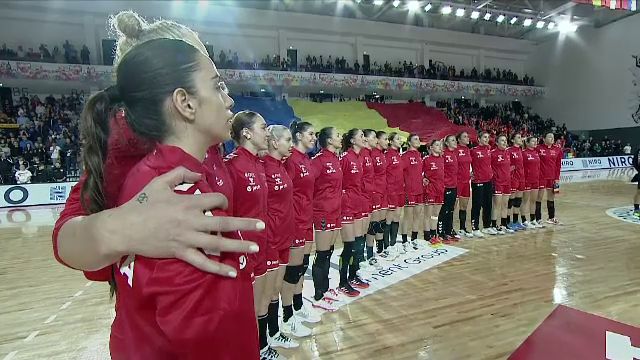 Situație inedită la Trofeul Carpați: imnul României nu s-a auzit la stația de amplificare, dar jucătoarele au oferit un moment splendid_1