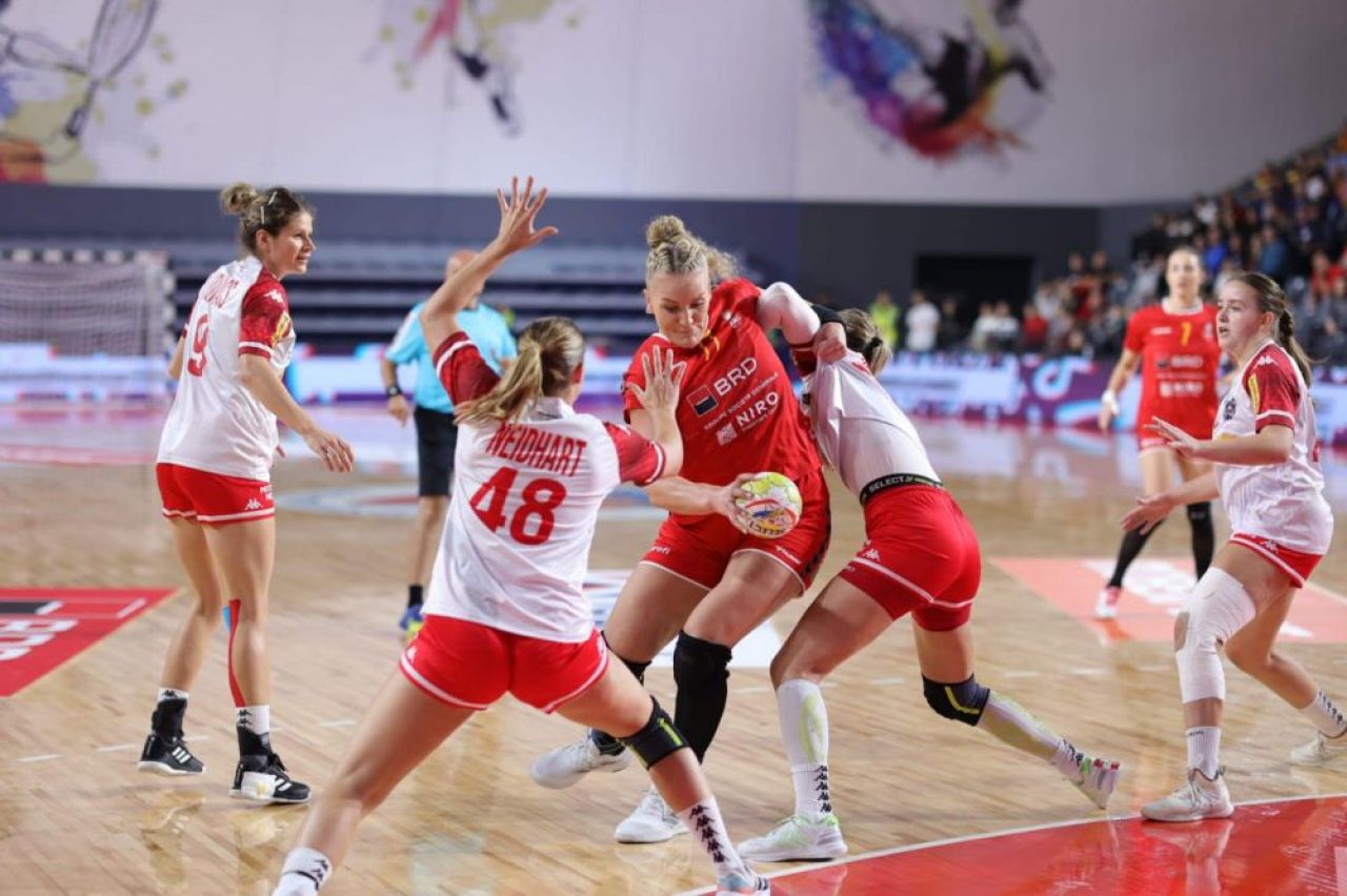 România - Serbia 26-20. Victorie mare pentru tricolore la Trofeul Carpați! Neagu & Co pot câștiga sâmbătă competiția dacă bat Spania_1