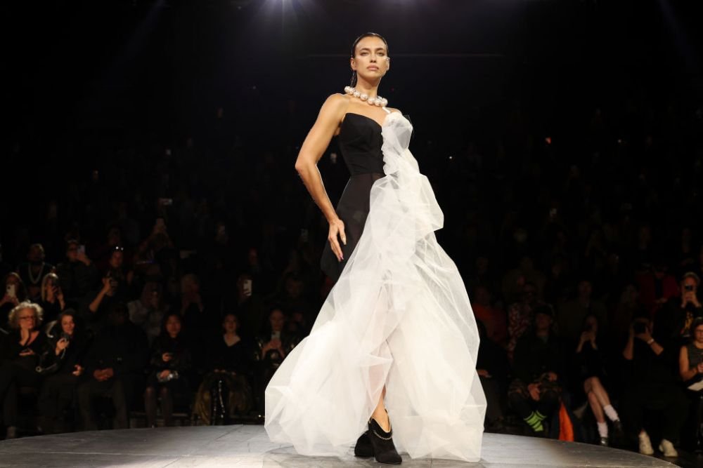Fosta iubită a lui Cristiano Ronaldo a făcut senzație pe podium! Irina Shayk, apariții incendiare la Fashion Week_6