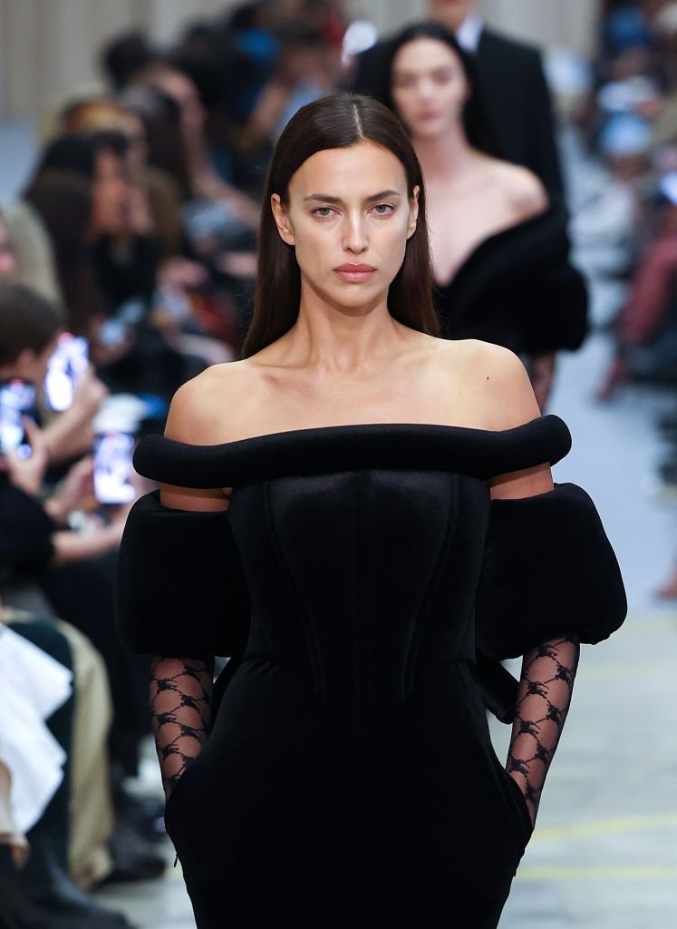 Fosta iubită a lui Cristiano Ronaldo a făcut senzație pe podium! Irina Shayk, apariții incendiare la Fashion Week_34
