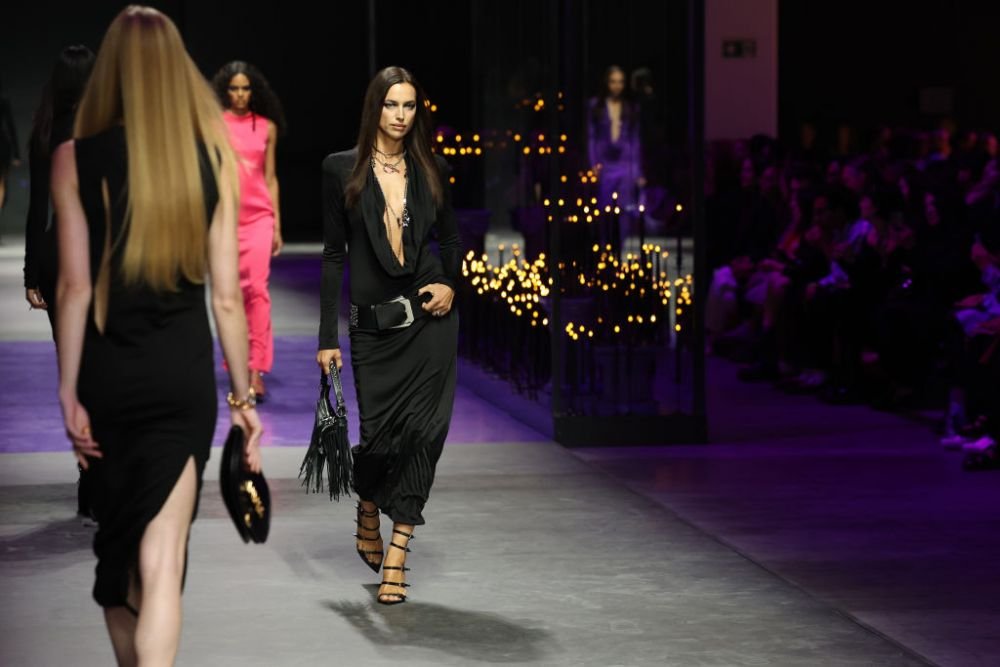 Fosta iubită a lui Cristiano Ronaldo a făcut senzație pe podium! Irina Shayk, apariții incendiare la Fashion Week_55