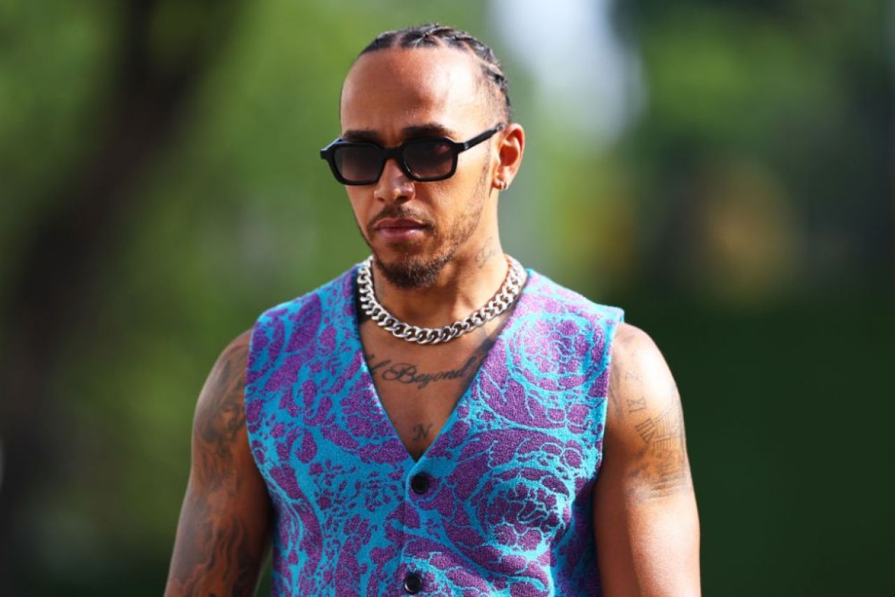 Probleme mari pentru Lewis Hamilton din cauza piercing-ului! A încălcat regulamentul, iar Mercedes a fost amendată _3