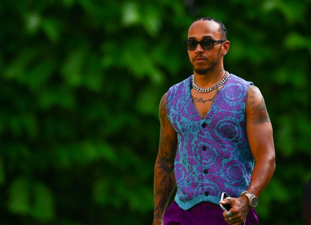 Probleme mari pentru Lewis Hamilton din cauza piercing-ului! A încălcat regulamentul, iar Mercedes a fost amendată _5