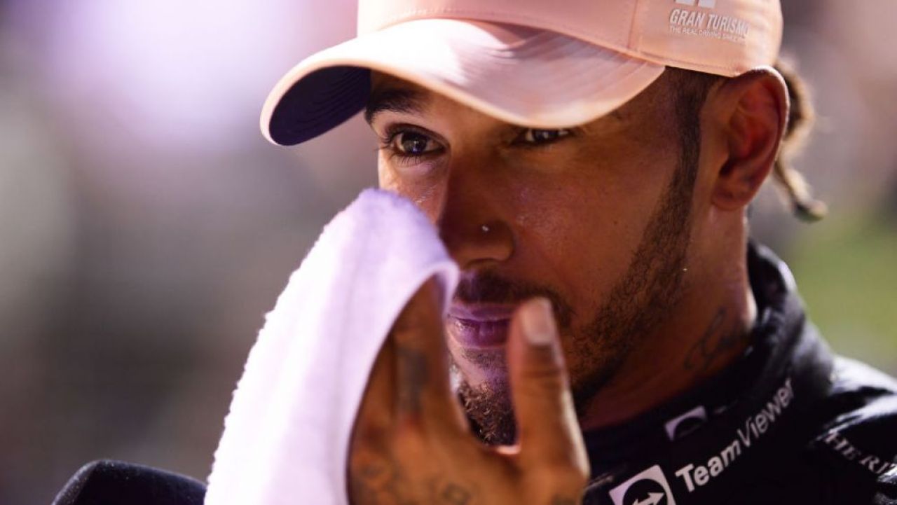 Probleme mari pentru Lewis Hamilton din cauza piercing-ului! A încălcat regulamentul, iar Mercedes a fost amendată _7