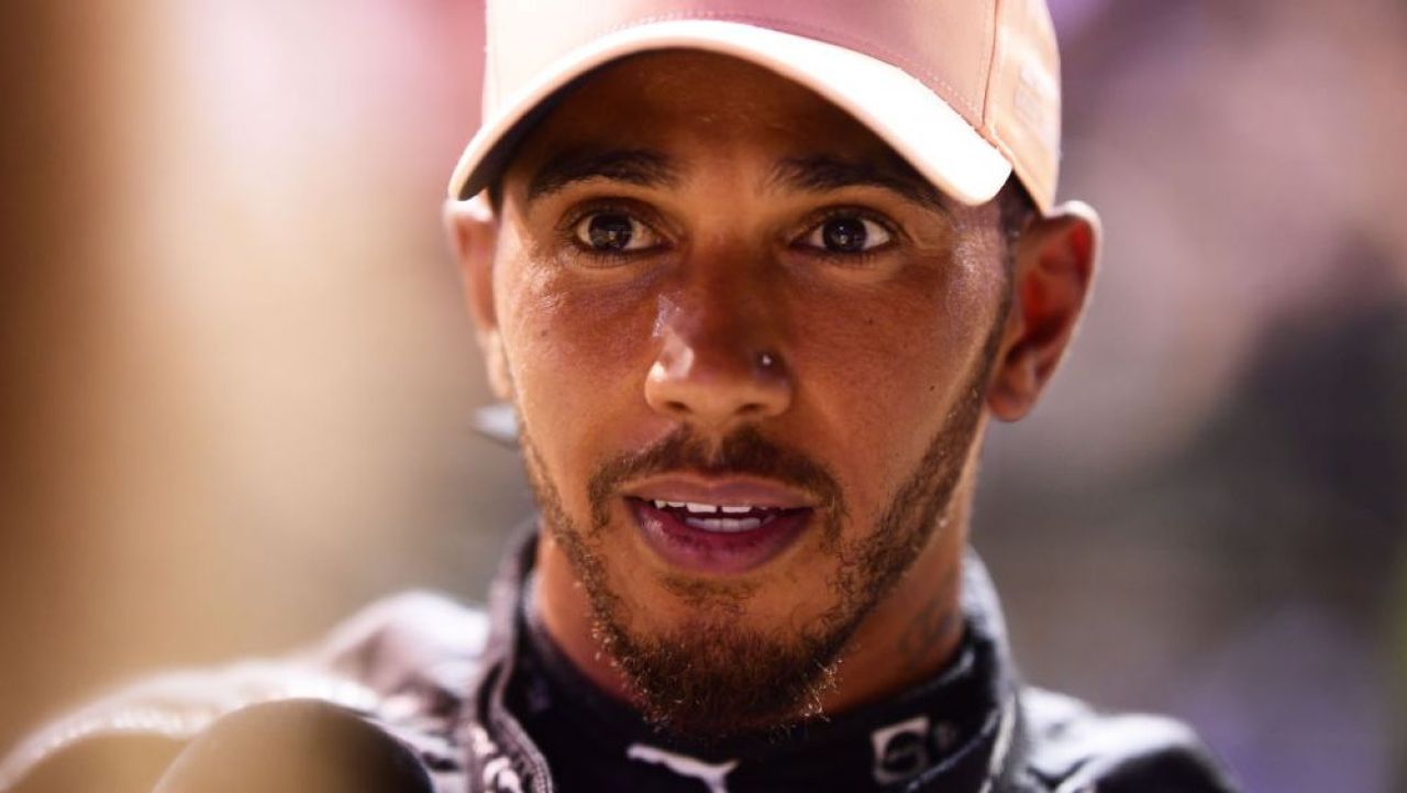 Probleme mari pentru Lewis Hamilton din cauza piercing-ului! A încălcat regulamentul, iar Mercedes a fost amendată _8