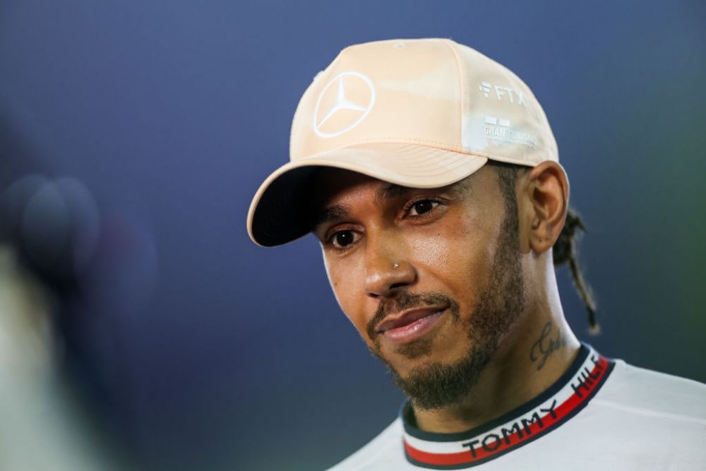 Probleme mari pentru Lewis Hamilton din cauza piercing-ului! A încălcat regulamentul, iar Mercedes a fost amendată _9