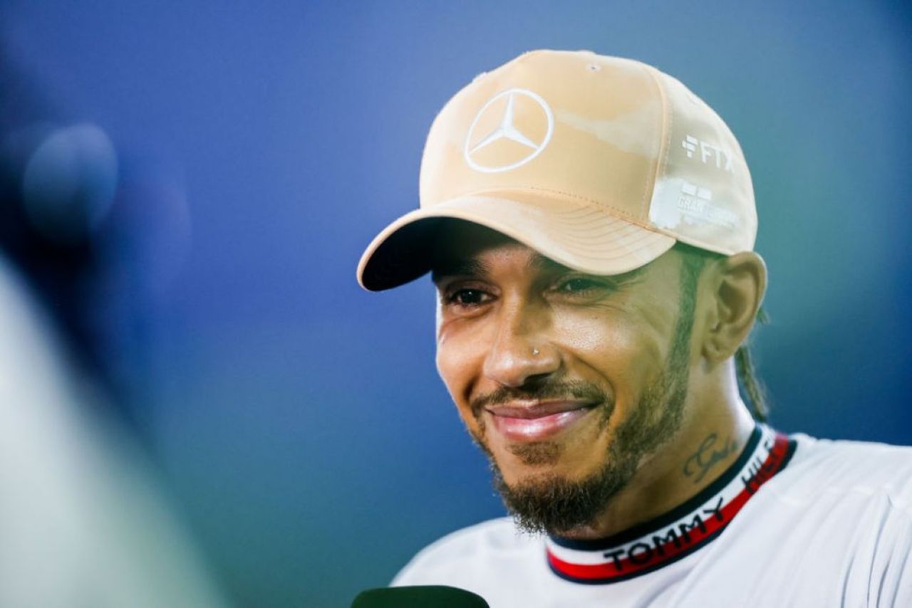 Probleme mari pentru Lewis Hamilton din cauza piercing-ului! A încălcat regulamentul, iar Mercedes a fost amendată _10