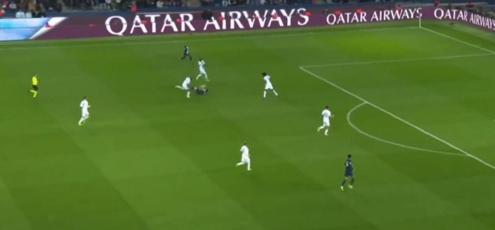 „Nu e om!” Leo Messi a reușit un „no-look pass” de senzație după ce a fost doborât de adversar! Imaginile momentului _1