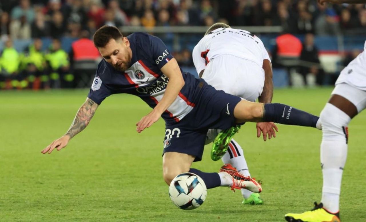 „Nu e om!” Leo Messi a reușit un „no-look pass” de senzație după ce a fost doborât de adversar! Imaginile momentului _4