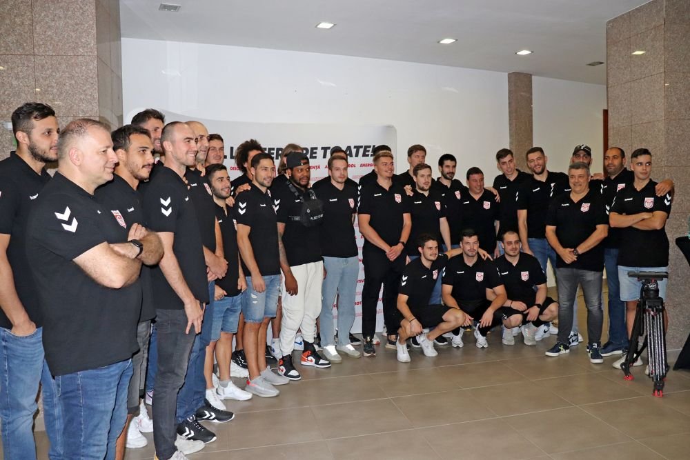 Handbaliștii de la Dinamo s-au relaxat înaintea meciului cu Porto făcând galerie colegilor de la baschet_9