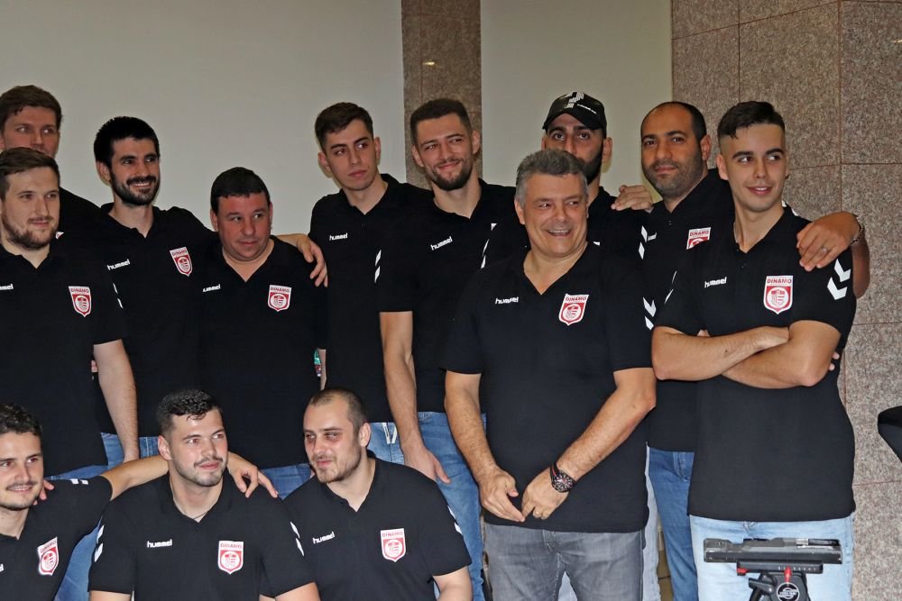 Handbaliștii de la Dinamo s-au relaxat înaintea meciului cu Porto făcând galerie colegilor de la baschet_12