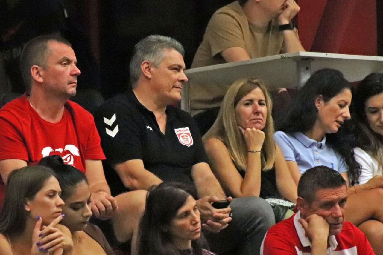 Handbaliștii de la Dinamo s-au relaxat înaintea meciului cu Porto făcând galerie colegilor de la baschet_21
