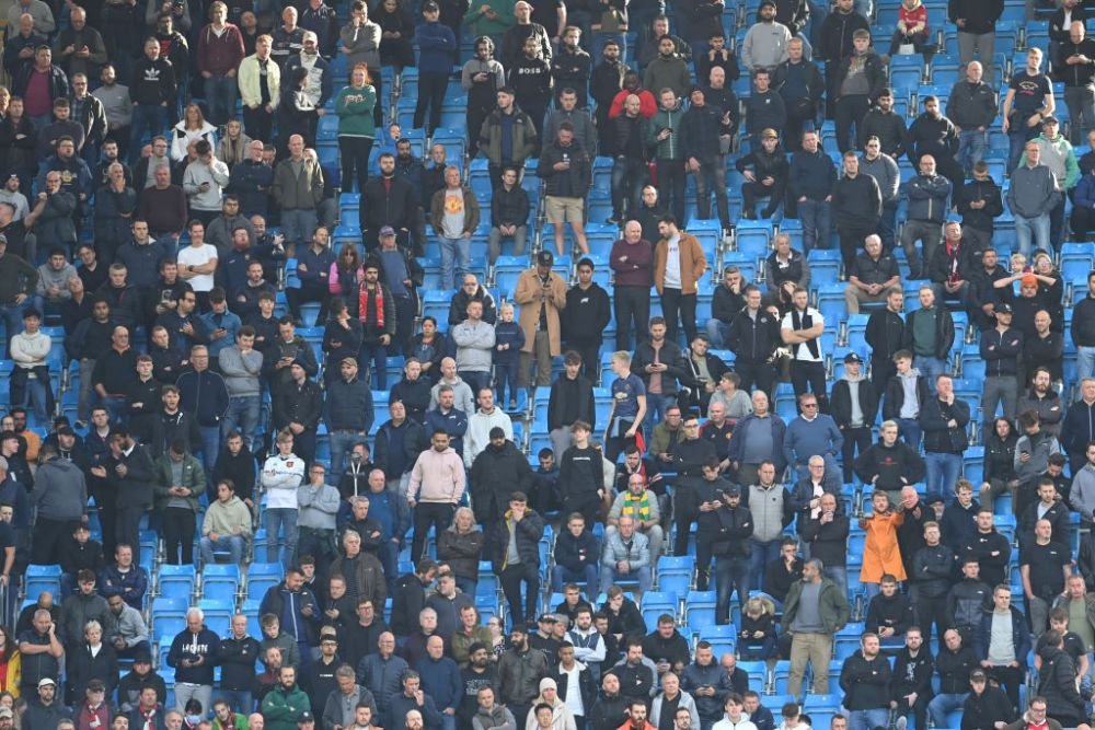 Imaginile dezastrului! Fanii lui Manchester United au plecat la pauză de pe Etihad Stadium după „măcelul” din prima repriză _4