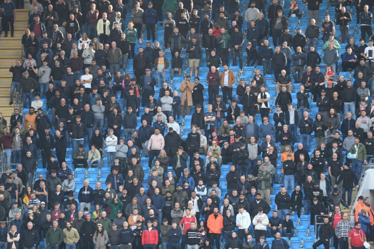 Imaginile dezastrului! Fanii lui Manchester United au plecat la pauză de pe Etihad Stadium după „măcelul” din prima repriză _5