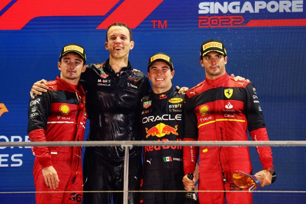 Sergio Perez, campion în Marele Premiu din Singapore! Verstappen și Hamilton nu au prins primele cinci locuri _3