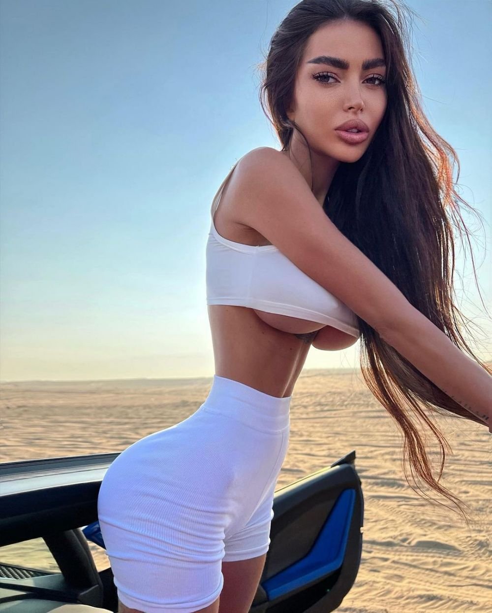 Alena Omovych, influencerița cu o siluetă ieșită din comun: „Nu e femeie, e un personaj de jocuri video”_4