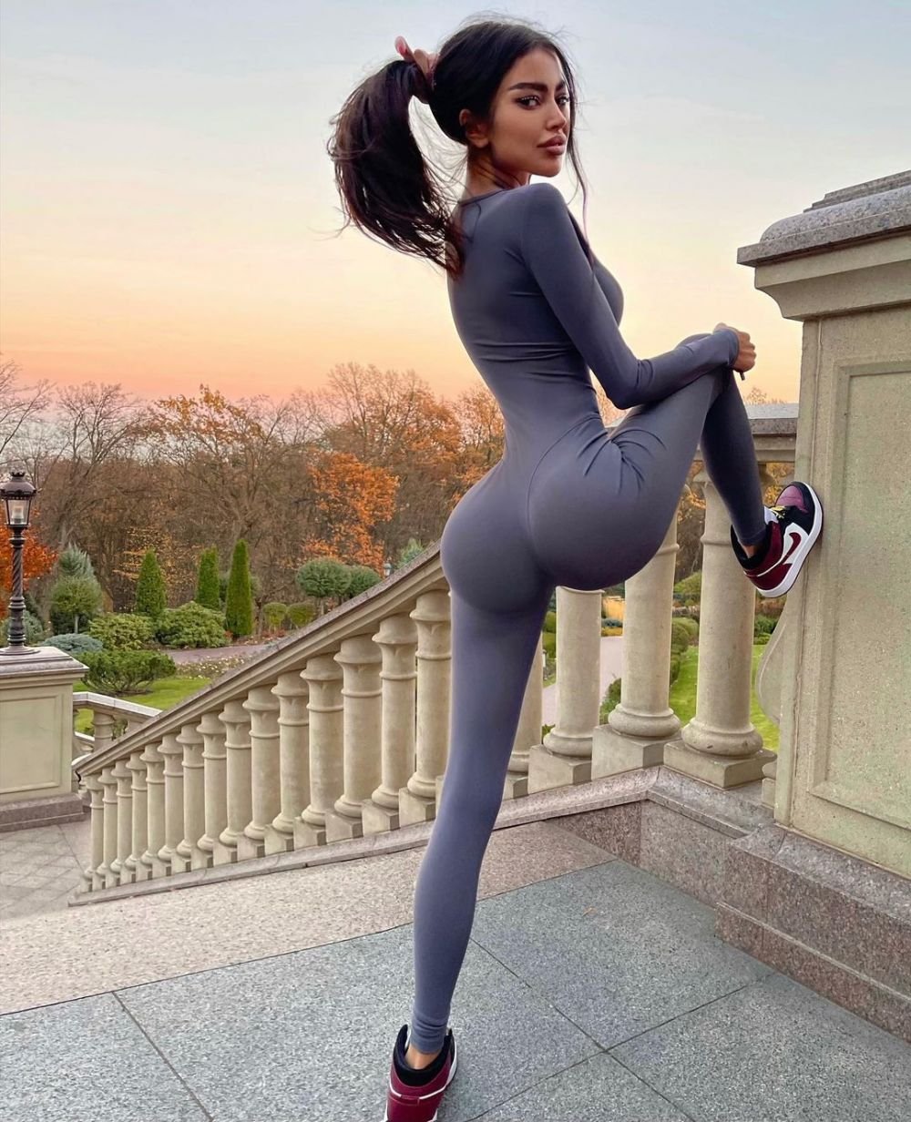 Alena Omovych, influencerița cu o siluetă ieșită din comun: „Nu e femeie, e un personaj de jocuri video”_5