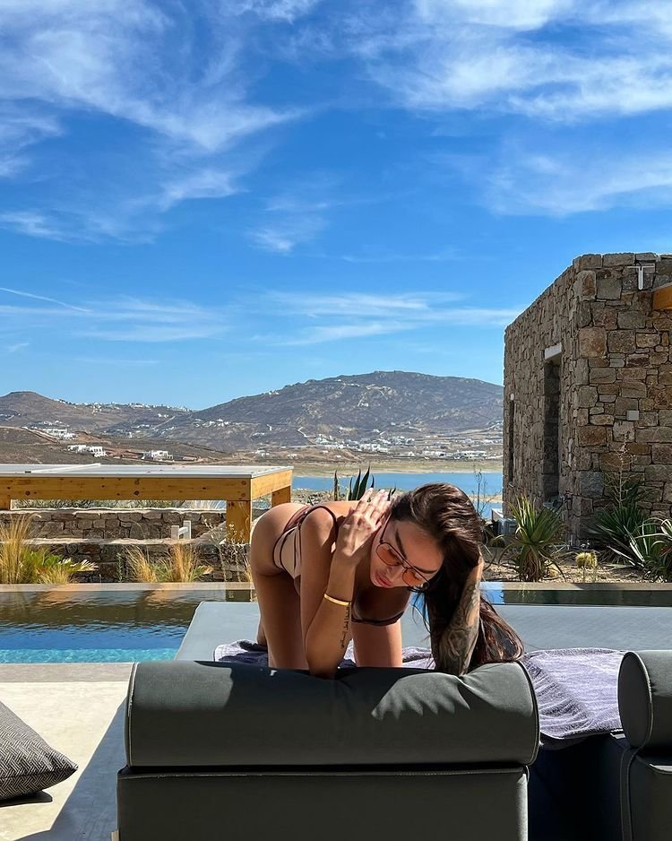 Alena Omovych, influencerița cu o siluetă ieșită din comun: „Nu e femeie, e un personaj de jocuri video”_11