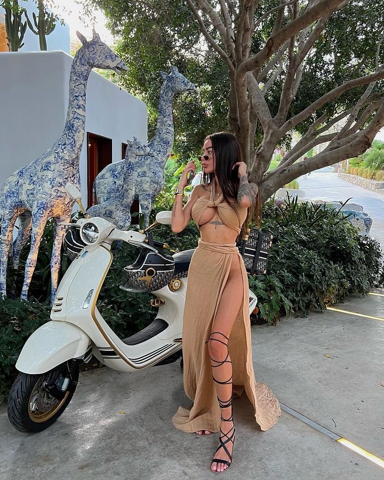 Alena Omovych, influencerița cu o siluetă ieșită din comun: „Nu e femeie, e un personaj de jocuri video”_13