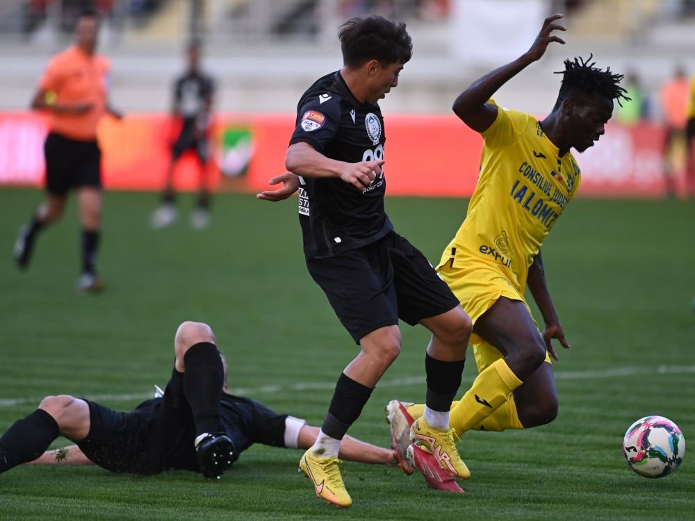 ”'New Dinamo' pe manele!”. ”Câinii” au dat drumul la petrecere în vestiar, după 1-0 cu Unirea Slobozia_3