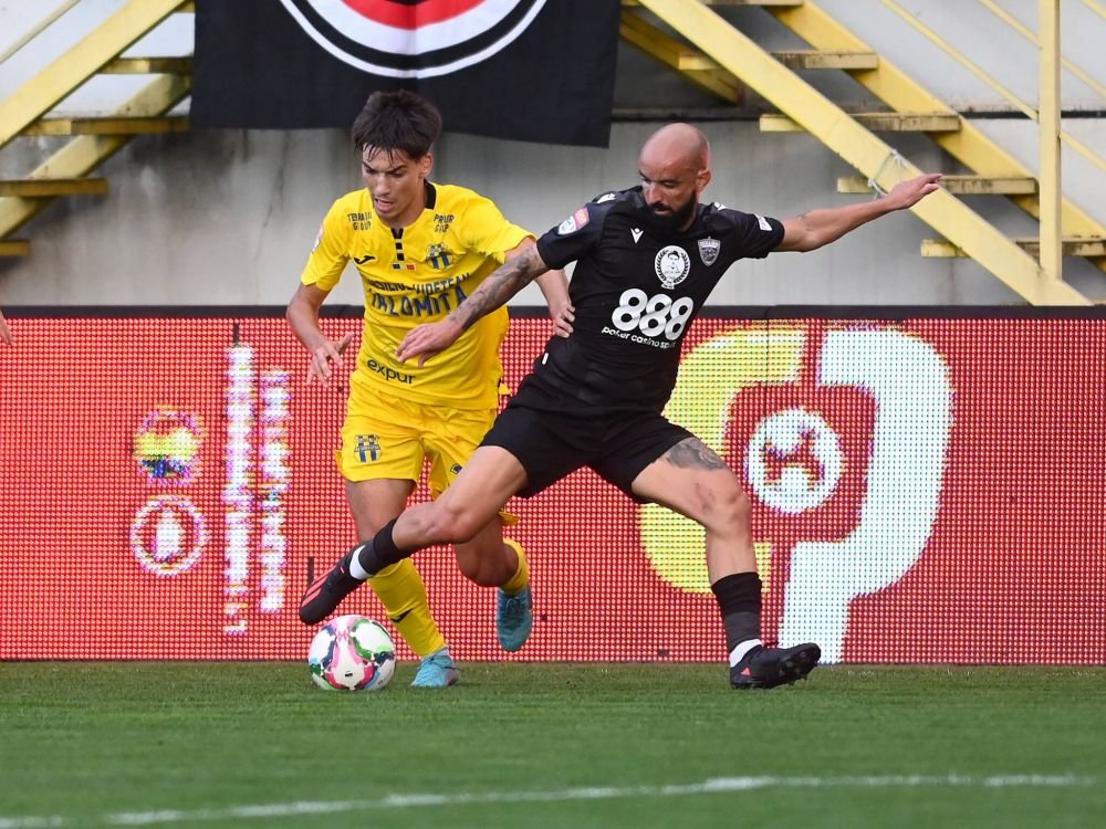 ”'New Dinamo' pe manele!”. ”Câinii” au dat drumul la petrecere în vestiar, după 1-0 cu Unirea Slobozia_5
