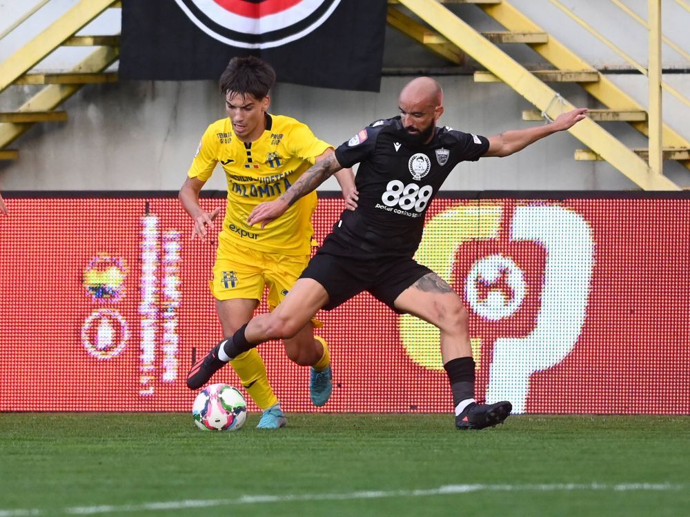 ”'New Dinamo' pe manele!”. ”Câinii” au dat drumul la petrecere în vestiar, după 1-0 cu Unirea Slobozia_5