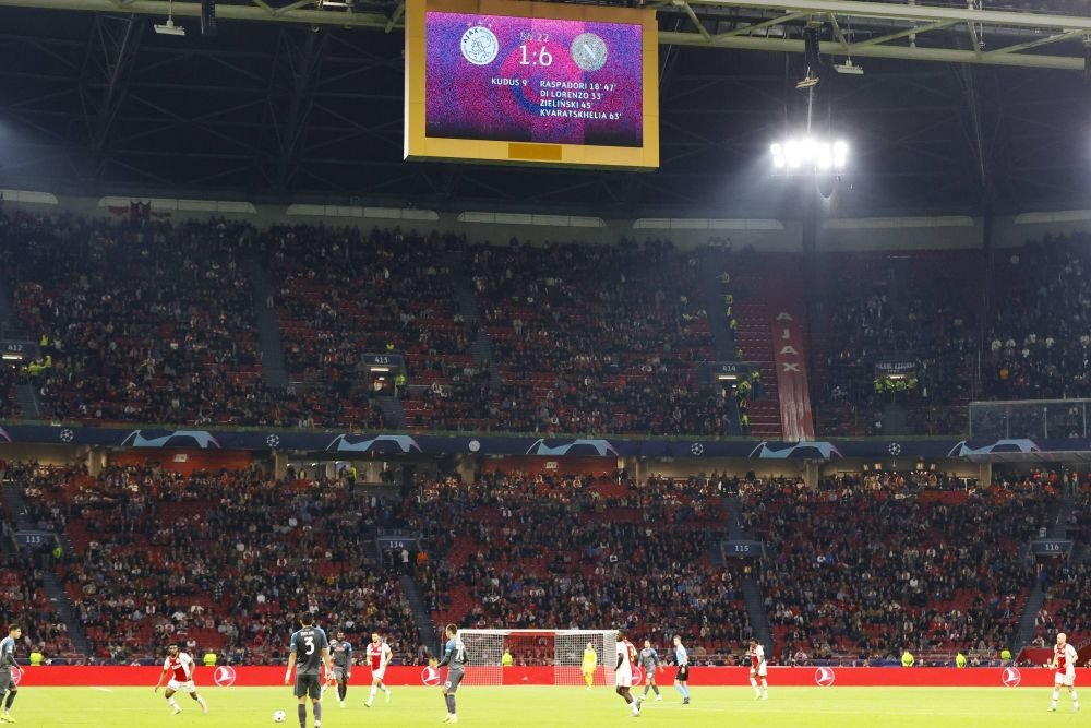 Peste 100 de suporteri au fost arestați după Ajax - Napoli. Motivul pentru care fanii italieni au avut probleme cu autoritățile
