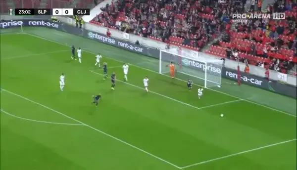 Slavia Praga - CFR Cluj 0-0, bară Olayinka