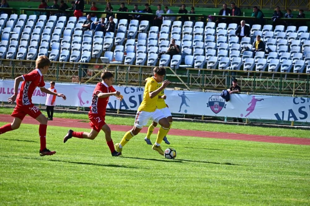 Amical ciudat România - Moldova: ce au făcut cei mai mici ”tricolori” în fața moldovenilor Cayden Downton-Hoyle și Tamer Wati_6