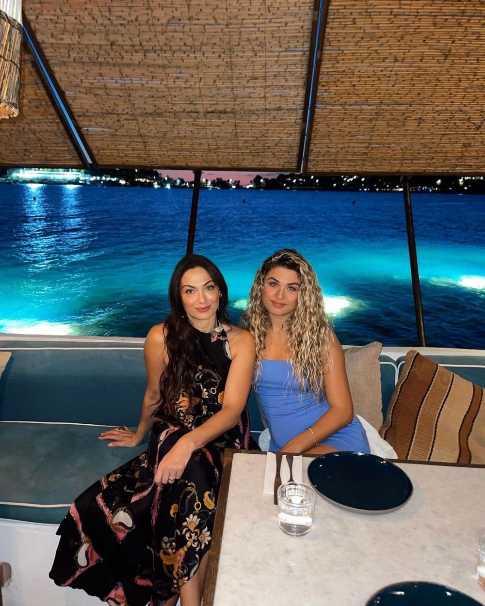 Are o siluetă perfectă, dar să o vezi pe mama sa! Cât de bine arată familia unei vedete de reality show din Marea Britanie_31