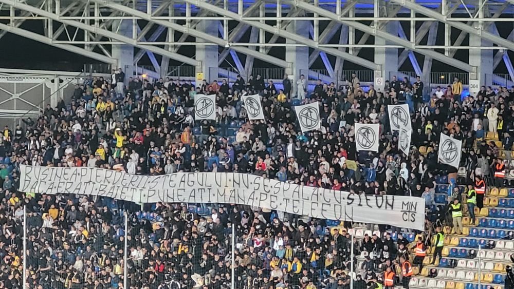 Scenografie spectaculoasă pregătită de suporterii Petrolului la meciul cu FCSB! + Mesajele afișate în tribune_4