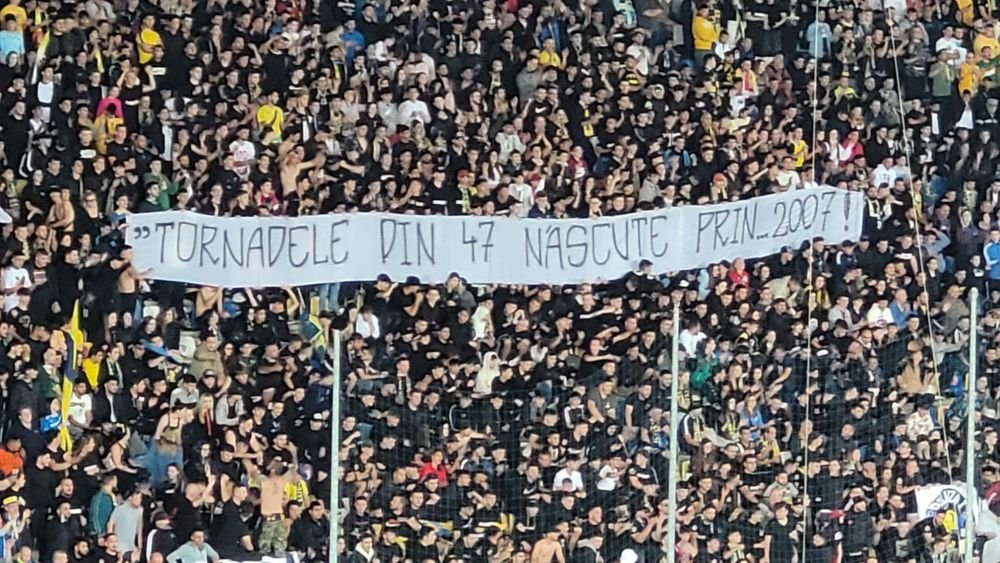 Scenografie spectaculoasă pregătită de suporterii Petrolului la meciul cu FCSB! + Mesajele afișate în tribune_5