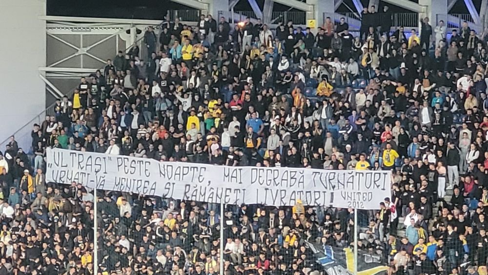 Scenografie spectaculoasă pregătită de suporterii Petrolului la meciul cu FCSB! + Mesajele afișate în tribune_6