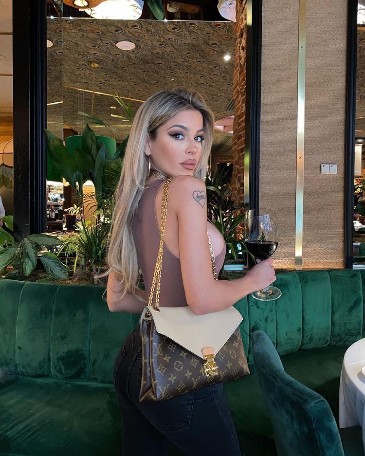Oriana Marzoli impresionează jucătorii de fotbal cu fotografiile incendiare pe care le postează: „Mi-au scris mulți”_1