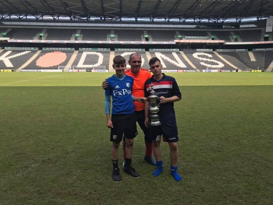 Bogdan Marian, românul portar în Premier League și fundaș în Championship, a dat 6 goluri și 2 pase de gol într-un singur meci! _2