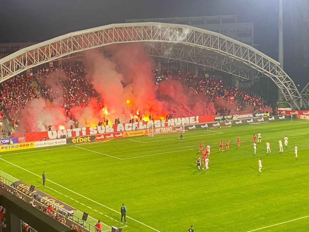 Stadionul Francisc von Neuman „a luat foc”! Spectacol făcut în tribune de fanii lui UTA Arad _3