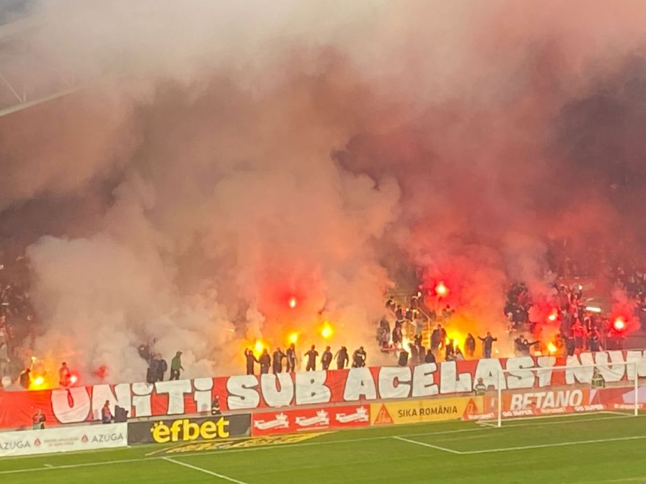 Stadionul Francisc von Neuman „a luat foc”! Spectacol făcut în tribune de fanii lui UTA Arad _4