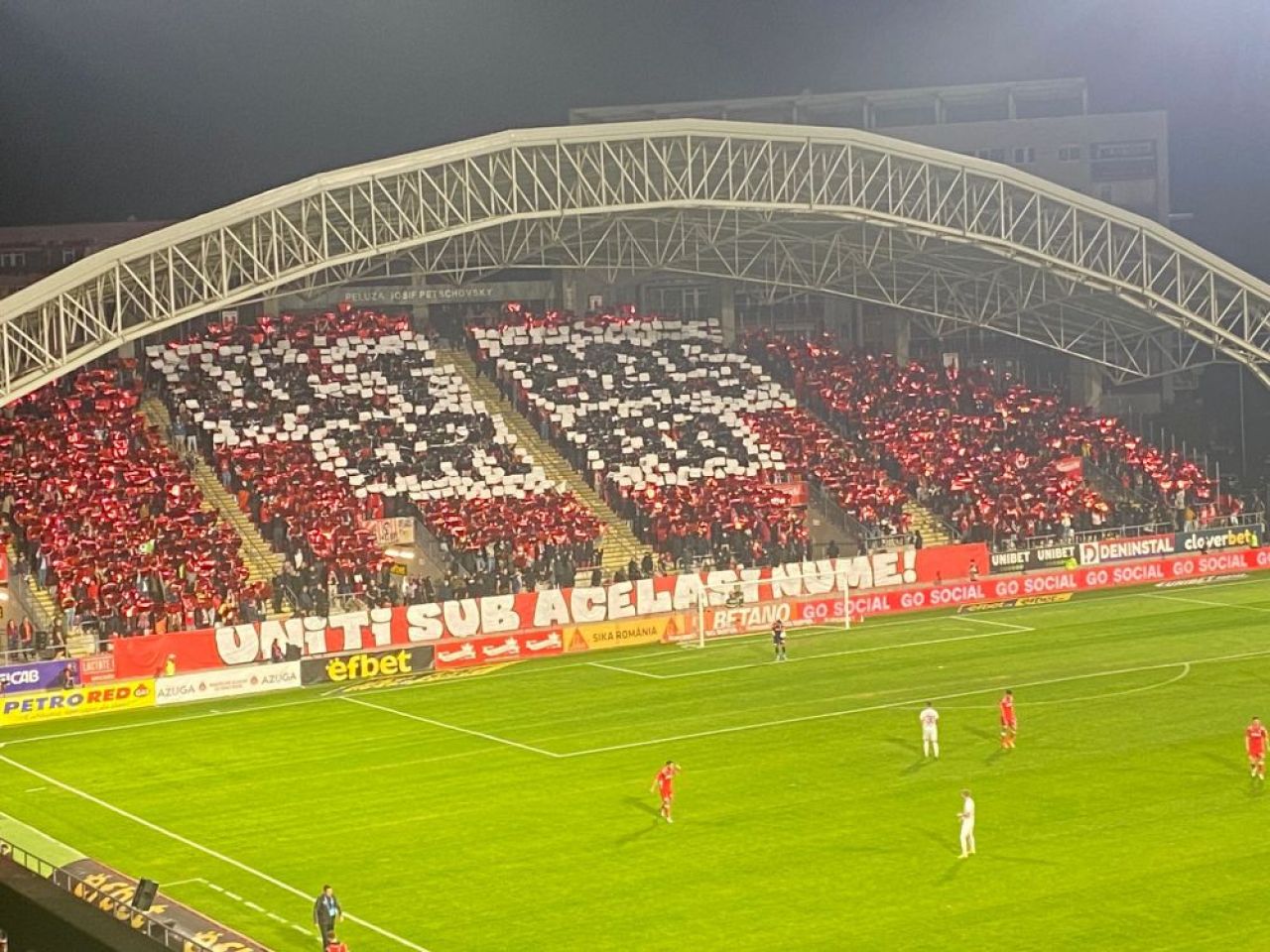 Stadionul Francisc von Neuman „a luat foc”! Spectacol făcut în tribune de fanii lui UTA Arad _5