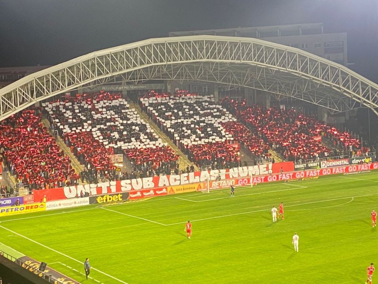 Stadionul Francisc von Neuman „a luat foc”! Spectacol făcut în tribune de fanii lui UTA Arad _8
