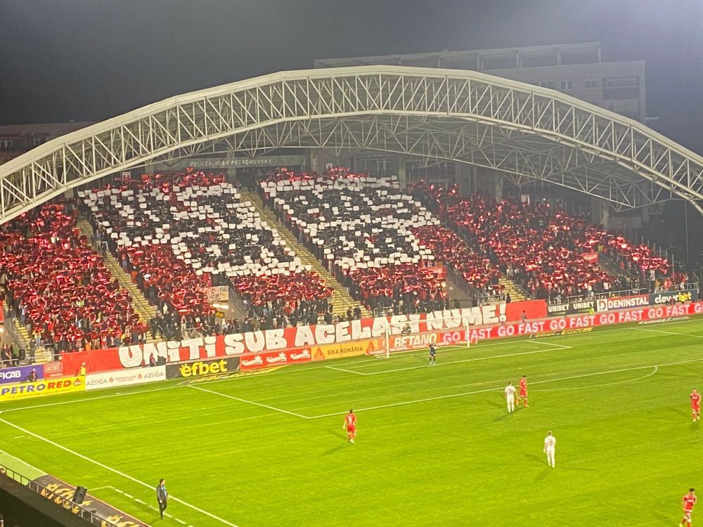 Stadionul Francisc von Neuman „a luat foc”! Spectacol făcut în tribune de fanii lui UTA Arad _8