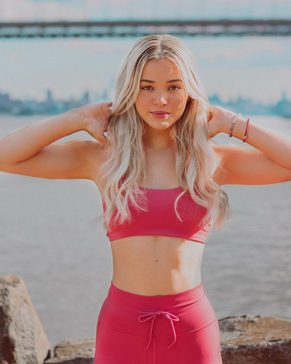 Gimnasta care a devenit milionară la 18 ani se bucură de un succes major. Câți bani a strâns în doar doi ani _13