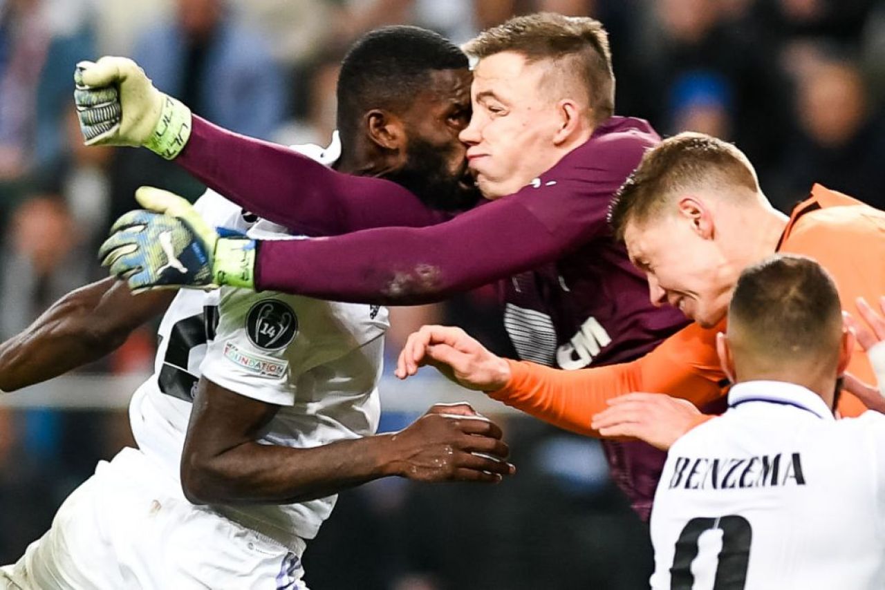 Au apărut imaginile cu Antonio Rudiger, cusut pe viu după accidentarea horror suferită! Doi jucători de la Real au stat alături de el _4