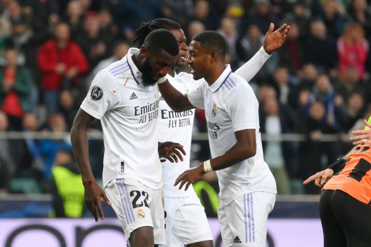 Au apărut imaginile cu Antonio Rudiger, cusut pe viu după accidentarea horror suferită! Doi jucători de la Real au stat alături de el _9