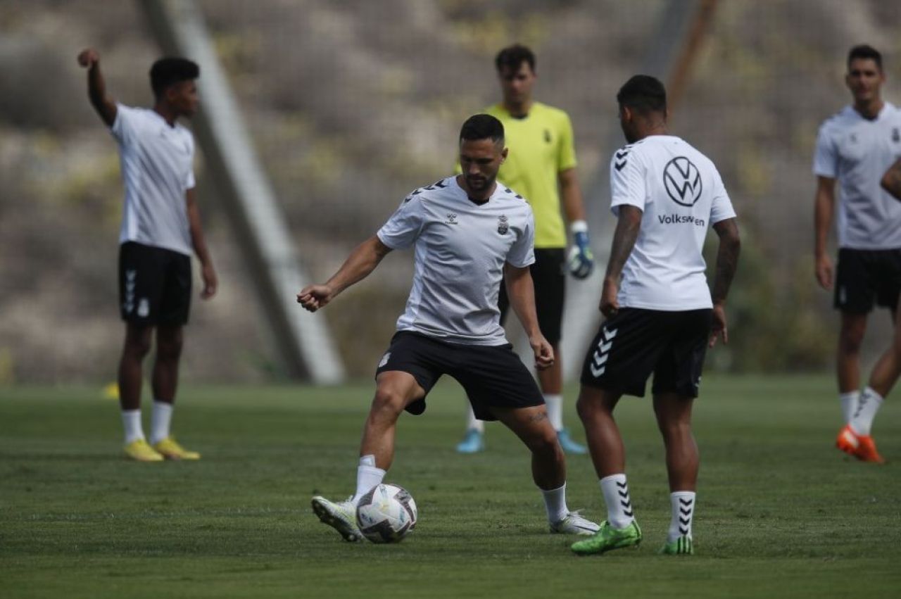 ”A pus suflet, dar nu a atins mingea!”. Florin Andone, titular în premieră la noua echipă, care e lider neînvins în campionat_1