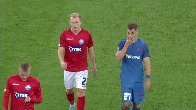 Fanii lui FCSB s-au săturat! Plecări în masă de la stadion, huiduieli și steaguri strânse de pe gard: 
