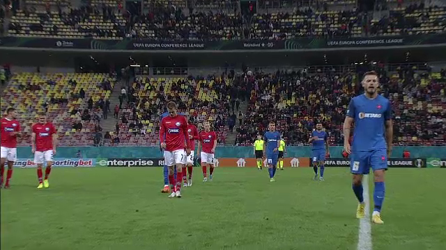 Fanii lui FCSB s-au săturat! Plecări în masă de la stadion, huiduieli și steaguri strânse de pe gard: 