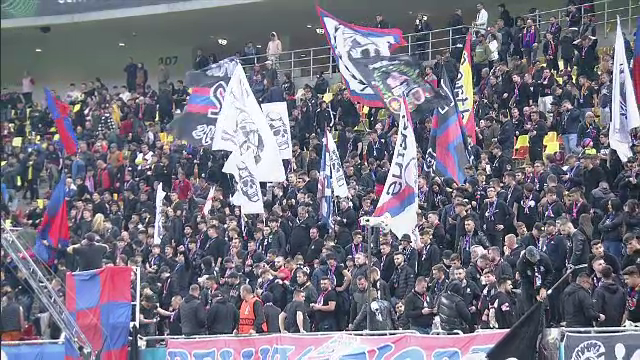Fanii lui FCSB s-au săturat! Plecări în masă de la stadion, huiduieli și steaguri strânse de pe gard: 
