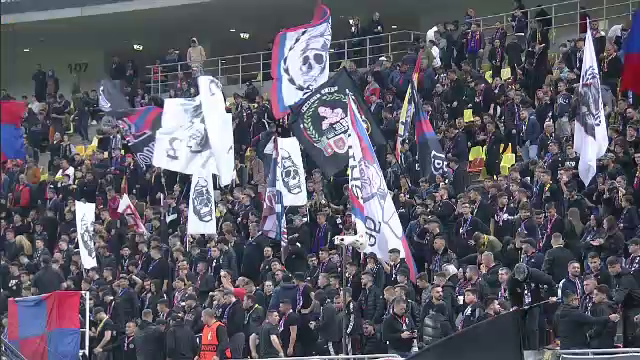 Fanii lui FCSB s-au săturat! Plecări în masă de la stadion, huiduieli și steaguri strânse de pe gard: 