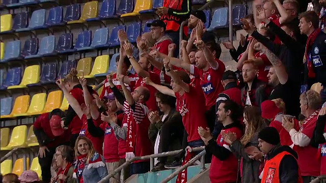 Fanii lui FCSB s-au săturat! Plecări în masă de la stadion, huiduieli și steaguri strânse de pe gard: 